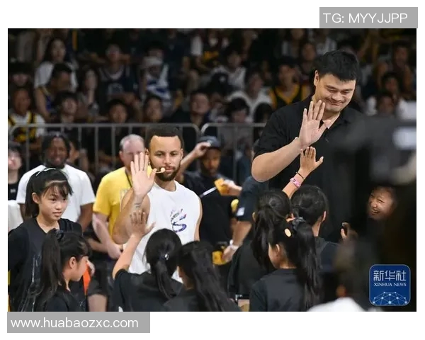 姚明惊艳亮相摔跤赛场展现力量与技巧引发观众热烈反响