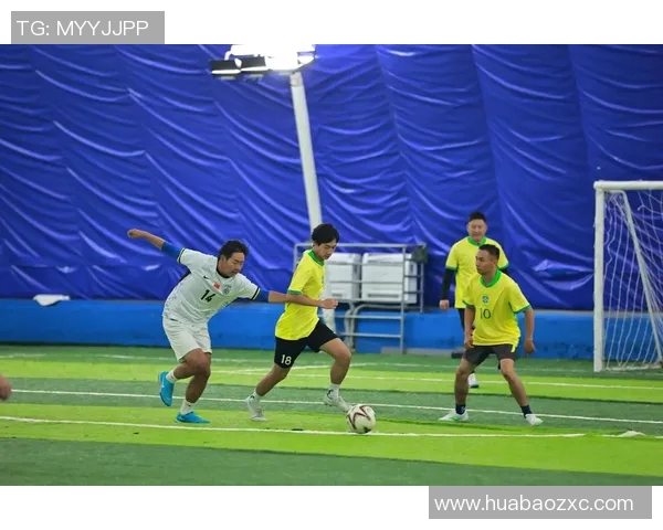 足球明星与粉丝亲密互动瞬间分享感动时刻的精彩视频合集 足球明星与粉丝亲密互动瞬间分享感动时刻的精彩视频合集