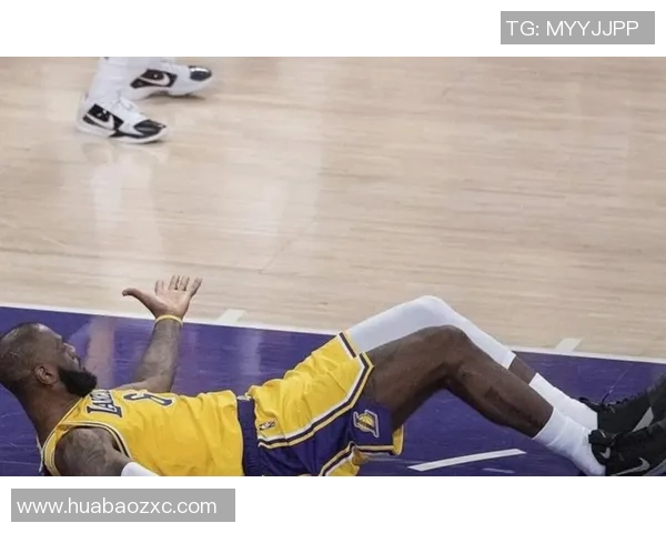 篮球明星赛场冲突激烈打斗瞬间引发球迷热议与媒体关注